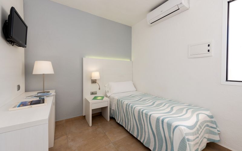 Vista general de una habitación individual en Hostal Pitiusa Ibiza